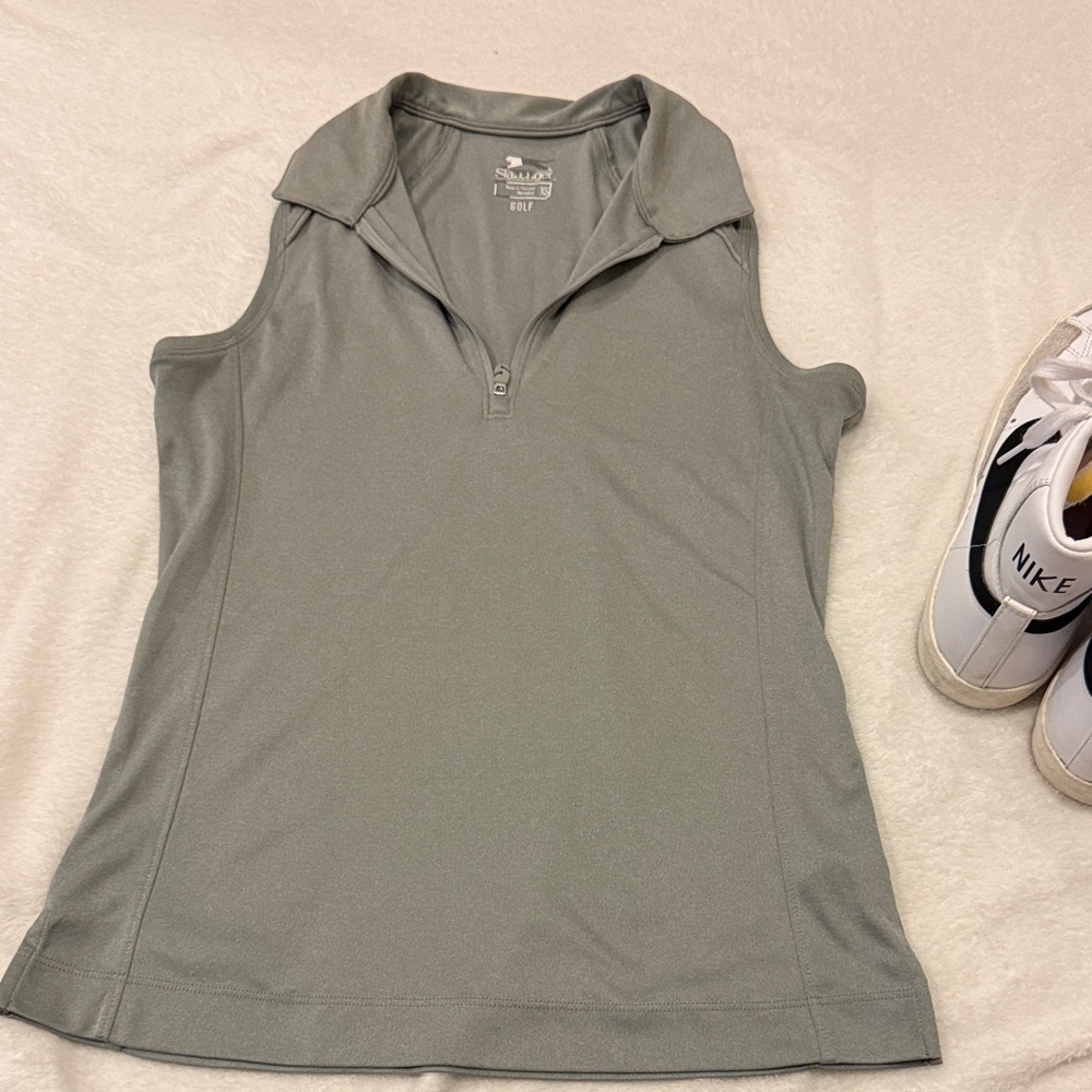 Women’s Gray Sleeveless Top